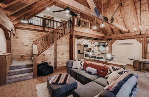 Warnick Cabin | Glacier Springs Cabin #39 - New Modern-Rustic Cabin with Air Conditioning!