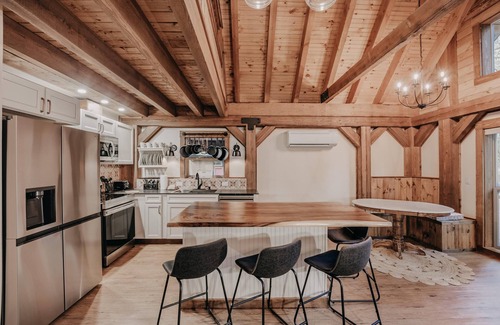 Warnick Cabin | Glacier Springs Cabin #39 - New Modern-Rustic Cabin with Air Conditioning!