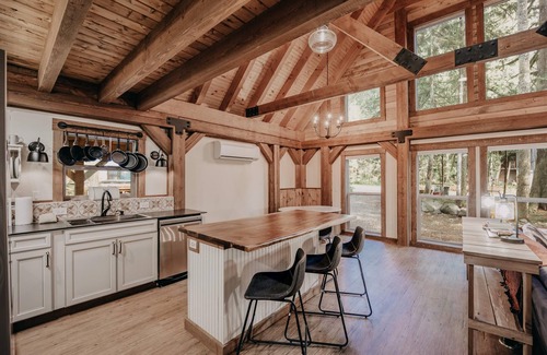 Warnick Cabin | Glacier Springs Cabin #39 - New Modern-Rustic Cabin with Air Conditioning!