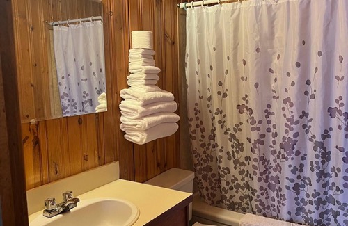 Haines Junction Hotel | Glacier View Inn