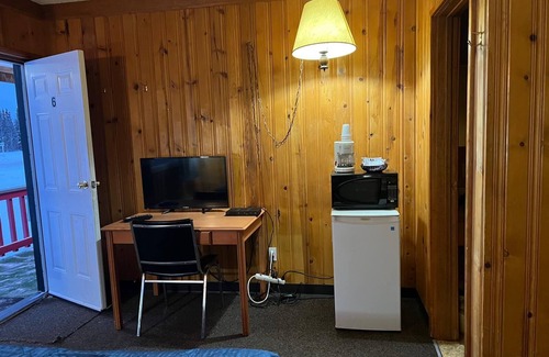 Haines Junction Hotel | Glacier View Inn