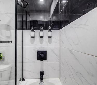 Latin Quarter Apartment | Glamorous 1BR in Downtown MTL 28