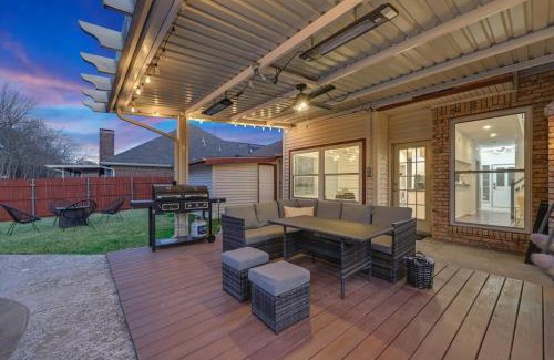 Mesquite House | Glamorous 4BR 2,5BA Holiday Home with Pool, Game Room & Fire Pit