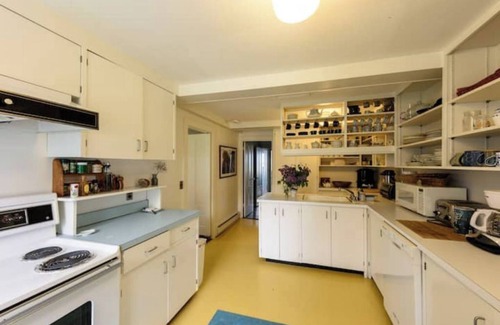 Menemsha House | Glamorous Chilmark Home w/Ocean Views & Pool, Brand new deck, Refurbished bthrm