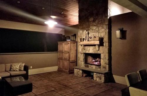 Pine Bush House | Glamorous Cottage Rental with Outdoor Lounge and Pool on 40 Acres in Pine Bush, New York