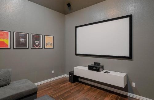 McKinney House | Glamorous Mansion w Private Pool and Cinema Room