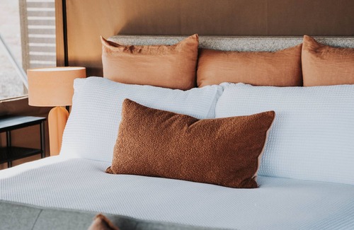 Glen Davis Hotel | Glamping at Wildnest Farmstay - Honeyeater