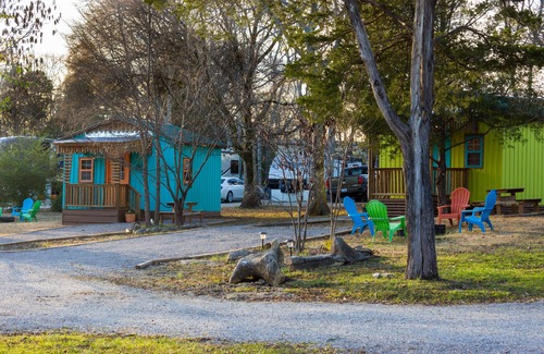 Kedron Cabin | Glamping Cabin 2 - near Spring Hill & Franklin