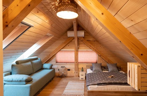 Hrib pri Hinjah House | Glamping Happiness with Natural Pool