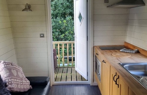 Llanfair Caereinion Cottage | Glamping Hut - Riverview 5