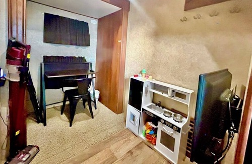 West Odessa House | Glamping in Style - Queen - Mini-Split - Workspace