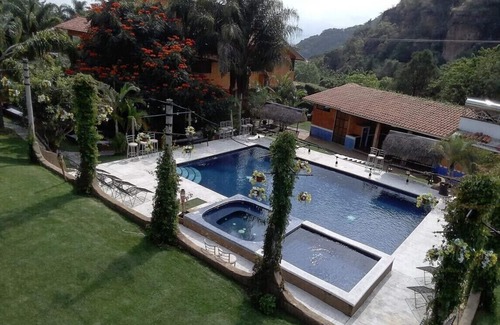 Malinalco Cabin | Glamping in the Green Hills Mansion