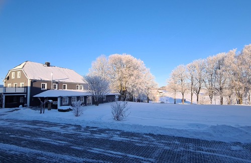 Muenchberg RV Rental | Glamping 'Rosenzauber' with Shared Pool, Wi-Fi and Air Conditioning