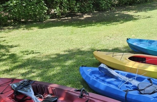 Dawson House | Glamping RV The Doris - Lakefront