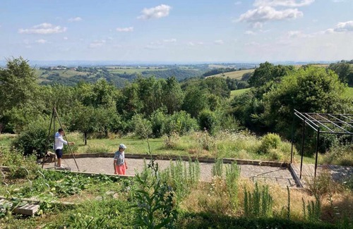 Crespin Other | Glamping tent in de rust, met zwembad, badkamer en keuken