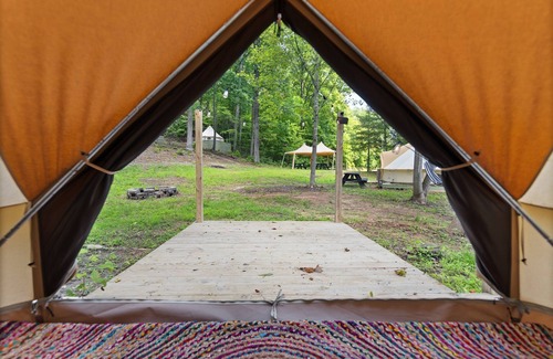 Stanton RV Rental | Glamping Yurt #1 in Red River Gorge with Wooded Views & Bathhouse