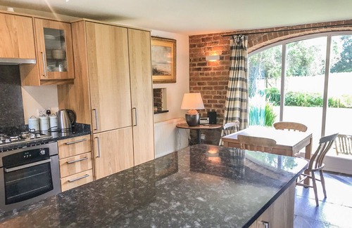 Hendrerwydd Cottage | GLAN CLWYD ISA - THE COACH HOUSE, pet friendly, with pool in Bodfari