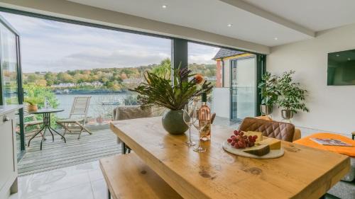 Bangor House | Glan y Mor Menai