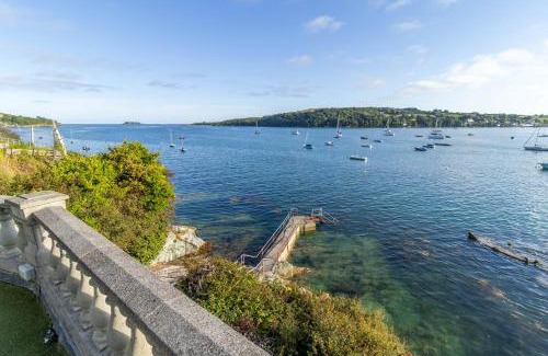 Glandore House | Glandore Cliff Cottage Getaway - Sea Access with Private Pier