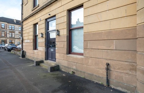 Paisley Apartment | Glasgow & Airport - Stylish Studio with kitchen
