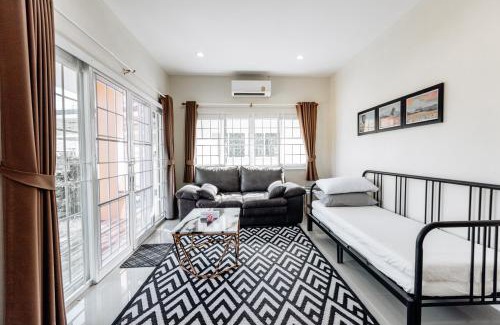 Ban Du House | Glass House, Mountain View, Near Airport-City