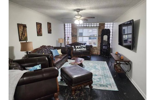 Pittsburg Apartment | Glass Loft - Spacious 2 bedroom downtown loft