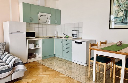 Novi Vinodolski Apartment | Glavas cozy corner apartment 1st floor