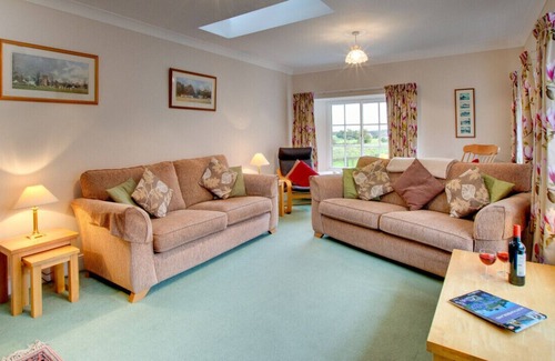 Chathill House | Glebe Court Cottage - Four Bedroom House, Sleeps 8