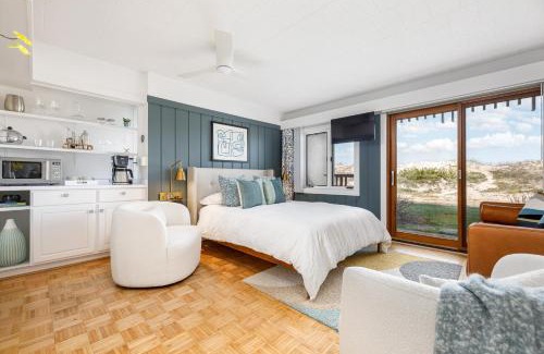 Maple City Apartment | Glen Arbor Riverfront Retreat Steps to Beach!