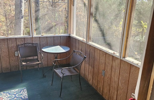 Glen Burnie House | Glen Burnie Hideaway - Pet friendly with easy access to multiple attractions.