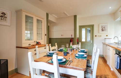 Achnasheen Cottage | GLEN COTTAGE - TORRIDON, pet friendly, with open fire in Torridon