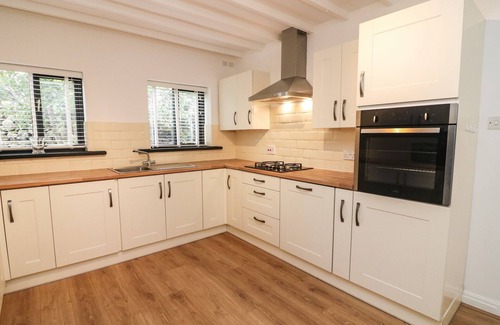 Giggleswick Cottage | GLEN LEA, family friendly, with a garden in Settle