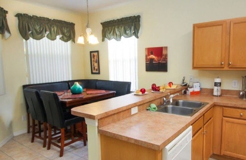 Calabay Parc Villa | Glen Villa - Huge 5 Bed 4 Bath Home Newly Modernized Secluded Pool Deck
