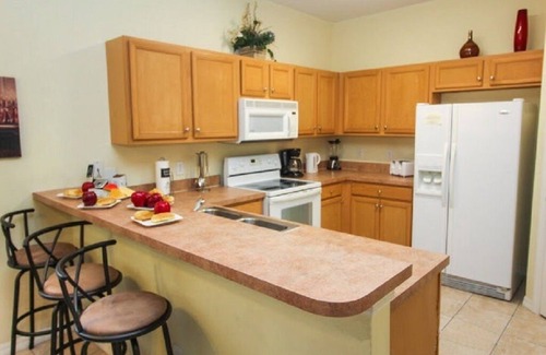 Calabay Parc Villa | Glen Villa - Huge 5 Bed 4 Bath Home Newly Modernized Secluded Pool Deck