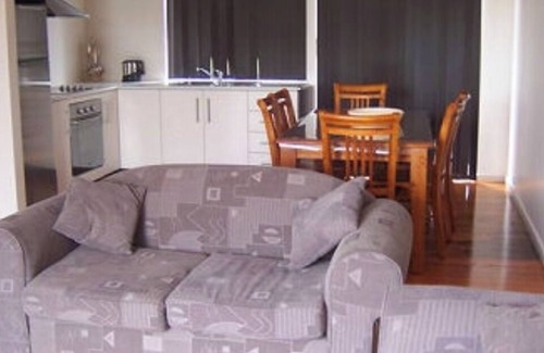 Strahan Apartment | Glenaire apartments at Pontifex