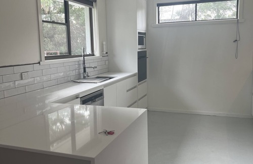 Strahan Apartment | Glenaire Apartments on Frazer St