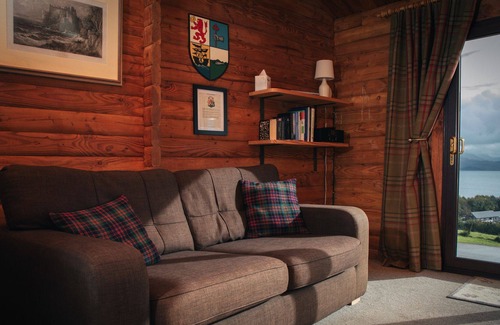 Armadale Ski Chalet | Glencoe Lodge - a cabin that sleeps 5 guests in 3 bedrooms