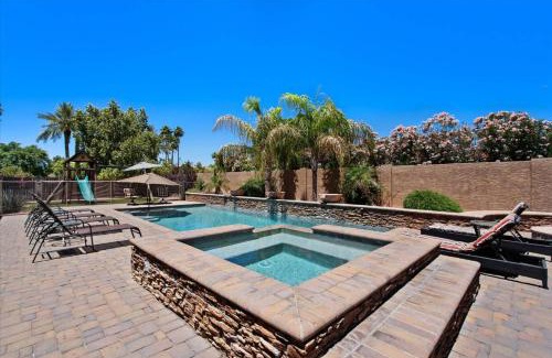 Estate Grove Valencia Est House | Glencove Haven