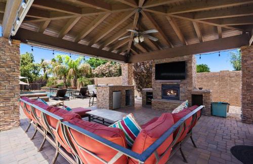 Estate Grove Valencia Est House | Glencove Haven