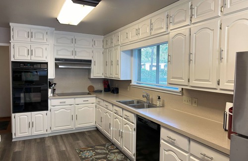 Longview House | Glencrest: Charming Home in the Heart of Longview!