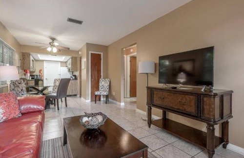 Brandon Apartment | Glendale Getaway Prime Brandon location