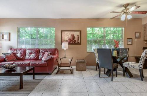 Brandon Apartment | Glendale Getaway Prime Brandon location