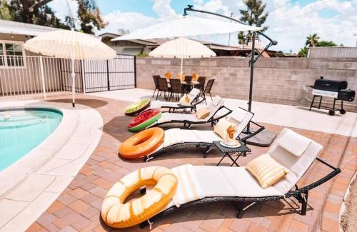 Glendale Villa | Glendale Pool Heat Pet Friendly