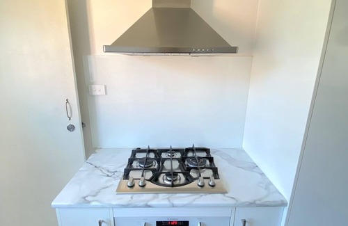 Glenelg South Apartment | Glenelg Holiday Apartments-The Broadway 500 meters to the Beach Free Parking