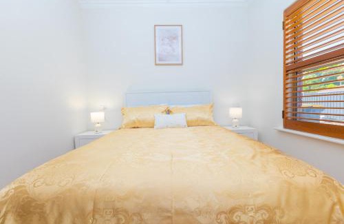 Glenelg North Villa | Glenelg House Modern 5QBed,1cot,3Bth, 4TV, Pet