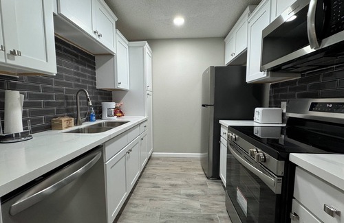 Beaumont Apartment | Glenmeadow Retreat 2BR Sleeps 6!
