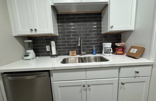 Beaumont Apartment | Glenmeadow Retreat 2BR Sleeps 6!