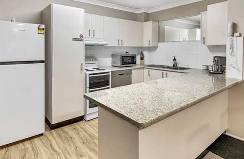 Dubbo Apartment | Glenmore Lodge - CBD Location, Hidden Gem