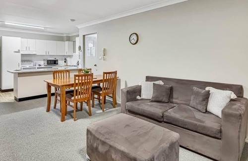 Dubbo Apartment | Glenmore Lodge - CBD Location, Hidden Gem