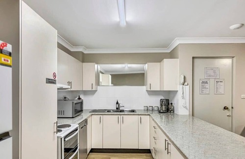 Dubbo Apartment | Glenmore Lodge - CBD Location, Hidden Gem